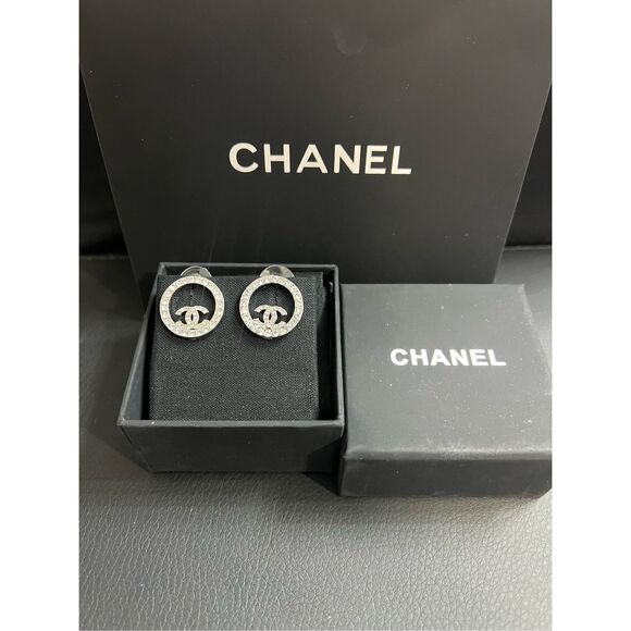 Chanel silver tone round cc rhinestones earrings studs - Picture 1 of 8